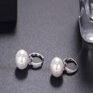 18-karatowy złoty kolczyk z perłą