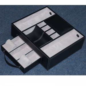 lokaj ze sztuczną skórą