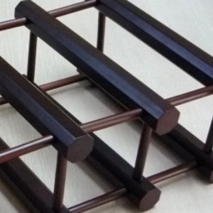 10 stojak na wino w butelce Mahoń