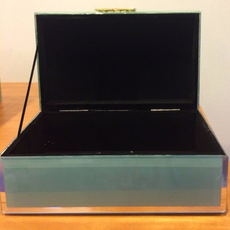 Pudełko na biżuterię z drewna szklanego