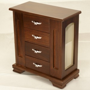 Klasyczne pudełko z biżuterią