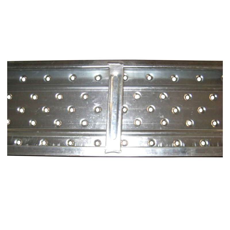Ocynkowana, metalowa deska rusztowania o szerokości 210 mm z otworem 10 mm