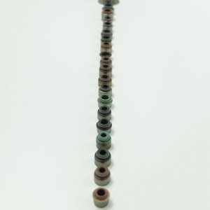 Uszczelka olejowa trzonka zaworu wlotowego do samochodów ciężarowych do silników