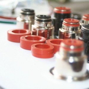 Niestandardowe formowane uszczelki trzpieniowe z uszczelnieniem gumowym OEM do silników samochodowych na rynek amerykański