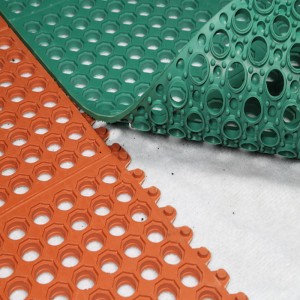 Wysokiej jakości perforowana mata drenażowa z kauczuku naturalnego do pokładów