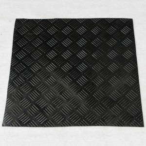 Wytrzymała, gumowa, stabilna mata gumowa w kształcie rombu do udoju