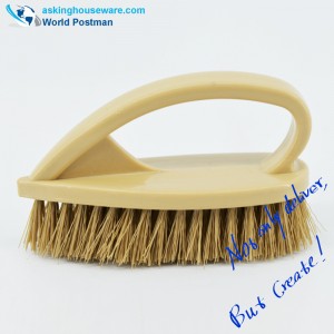 Mała szczotka szorująca Akbrand z wygiętym uchwytem z tworzywa sztucznego