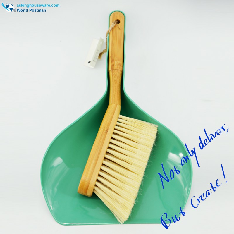 Akbrand Bamboo Handle Dustpan Brush in Tiff. Kolor