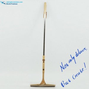 Ściągaczka do okien Akbrand o długości 135 cm z elastyczną rurą ze stali nierdzewnej