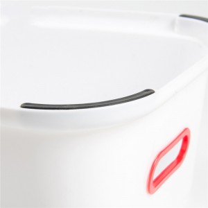 Plastikowy taboret dziecięcy, idealny do treningu nocników i użytkowania w łazience