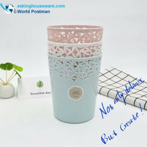 Pusta okrągła plastikowa kosz na śmieci