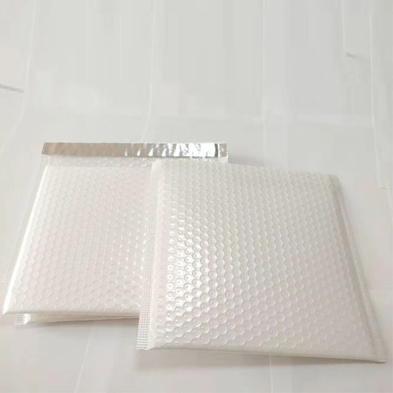 biała folia metalowa Niestandardowa koperta bąbelkowa Poly Mailer z logo / torby pocztowe Wyściełane tworzywo sztuczne