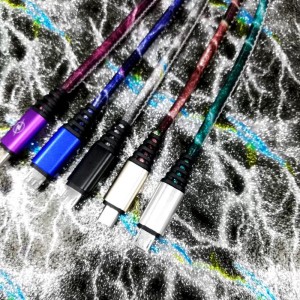 Błyszcząca skóra ekologiczna Szybko ładująca się okrągła aluminiowa obudowa Kabel USB do micro USB, typu C, błyskawiczne ładowanie i synchronizacja iPhone'a