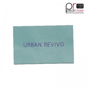 modna kolorowa zawieszka z dużą liczbą