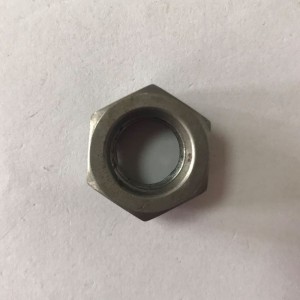 metalowe nakrętki zabezpieczające