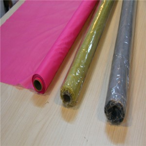 Obrus ​​z wyciętym obrusem