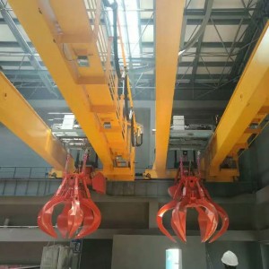 Suwnica dwudźwigarowa z chwytakiem