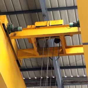 Suwnica dwudźwigarowa z wózkiem wyciągowym