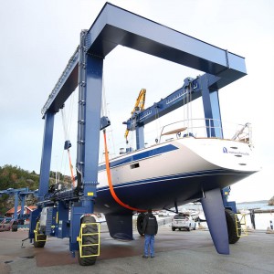 Żuraw do obsługi łodzi i jachtów