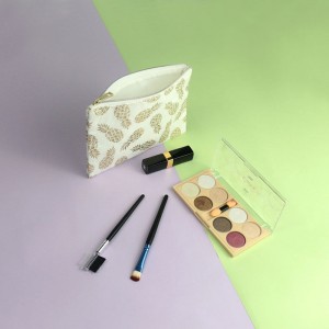 Popularna kosmetyczka w 100% z naturalnego ananasa