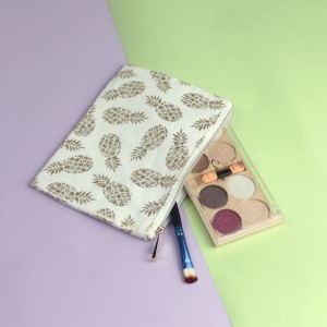 Wysokiej jakości i ekologiczna kosmetyczka z ananasem i włóknem