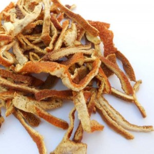 Suszona mandarynka lub skórka pomarańczowa