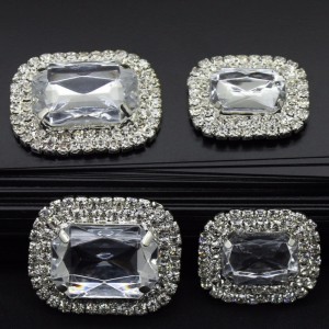 Nowy projekt Elegancka biała biżuteria Przezroczysty akrylowy guzik z kryształu górskiego Tani plastikowy guzik do szycia 9