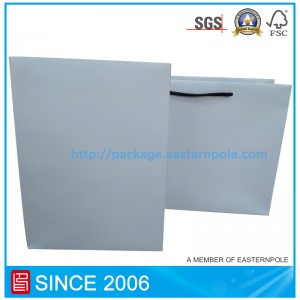 Słynna torba papierowa marki Boss