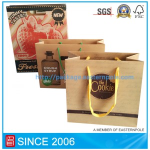 Brązowa torba papierowa z recyklingu z wyciętym uchwytem