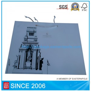 Biała papierowa torba na odzież