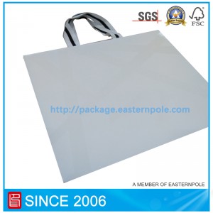 Luksusowa biała papierowa torba na odzież z odwróconym dołem