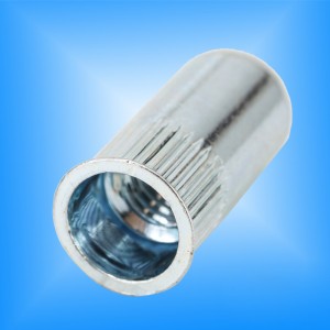 Zmniejszyć głowę Radełkowane ciało blisko końca