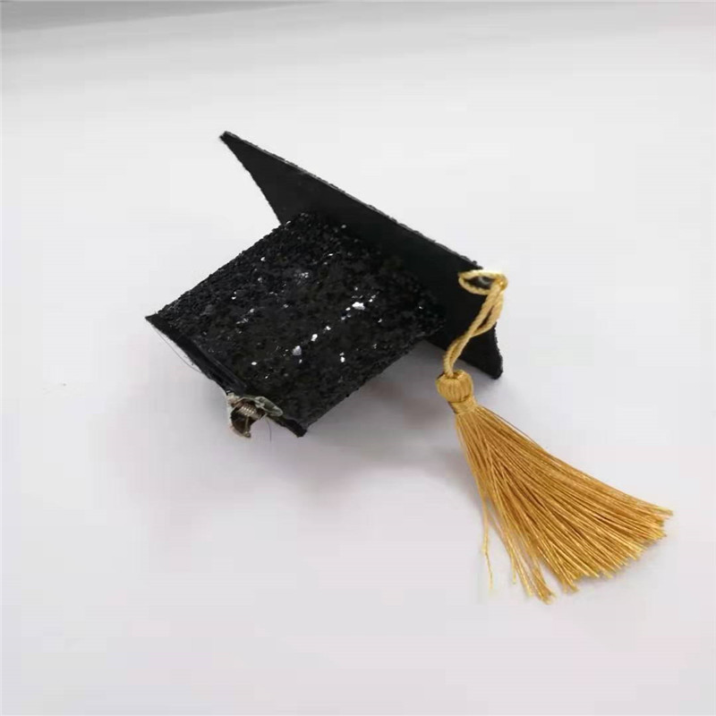 Czarno-biała czapka Graduation z chwostem Brokat na imprezę
