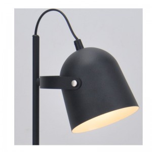 Lampa stołowa z metalowym kloszem i funkcją regulacji klosza, płaska podstawa