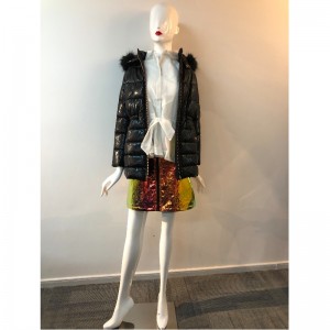 Lśniący płaszcz damski w kolorze czarnym RLWPC0082