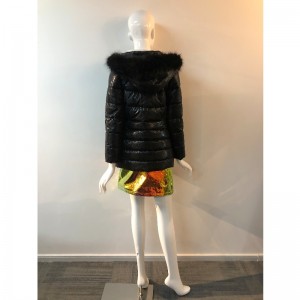 Lśniący płaszcz damski w kolorze czarnym RLWPC0082