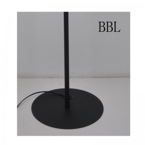 Lampa podłogowa z abażurem wycinanym laserowo, płaska podstawa