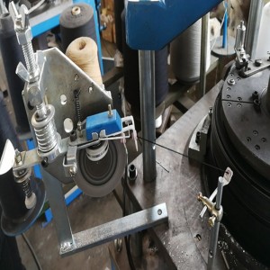 Producent w pełni skomputeryzowanej maszyny dziewiarskiej podpierającej kolana