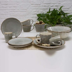 Ceramiczny prosty zestaw obiadowy