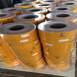 taśma odblaskowa bezpieczeństwo na drodze