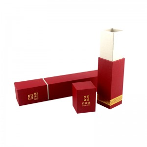 Kwadratowe pudełko upominkowe ze specjalną niestandardową rzadką pamiątką