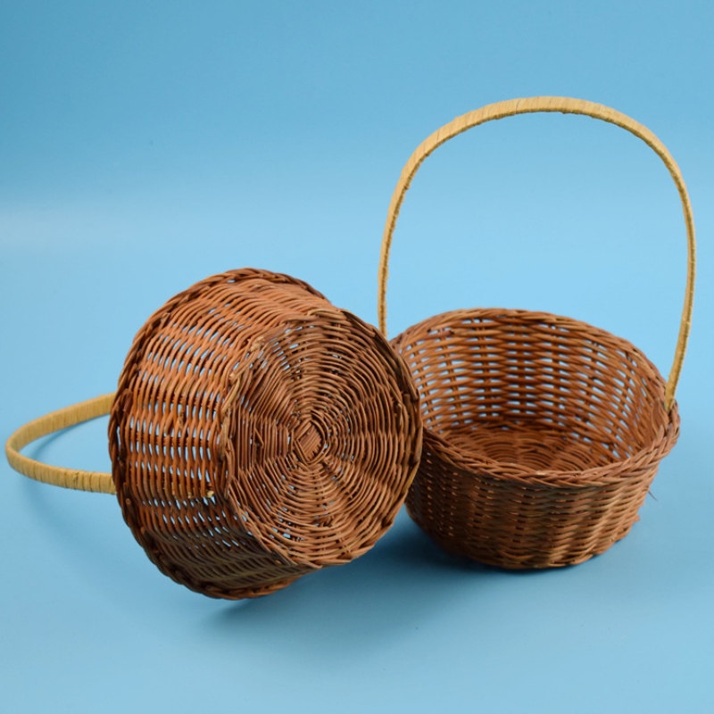 Kosz wykonany z uchwytem