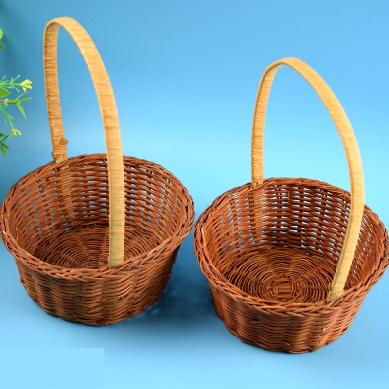 Kosz wykonany z uchwytem