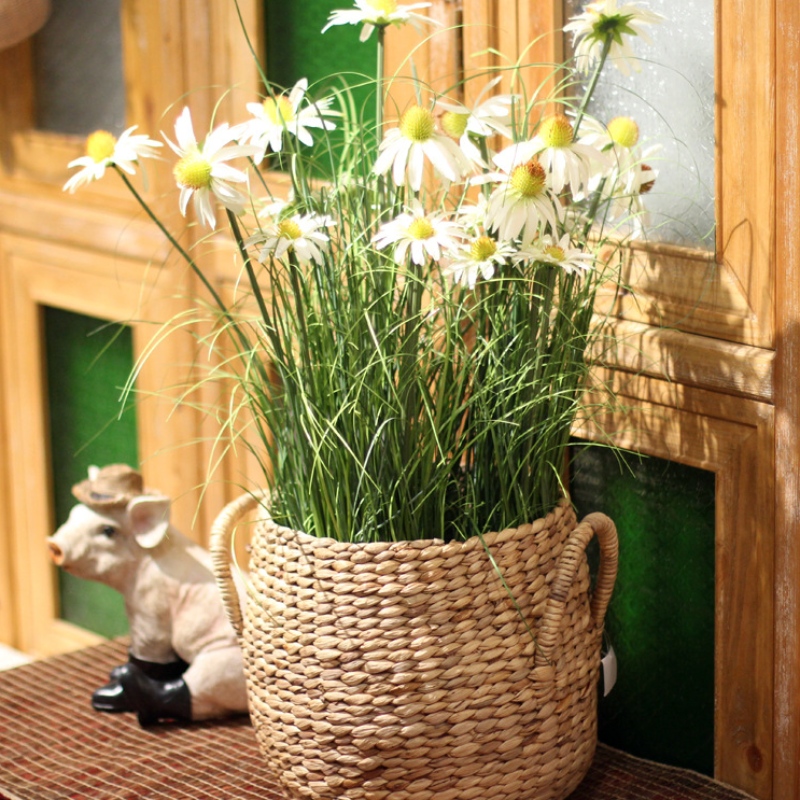 Słomiany kosz do przechowywania