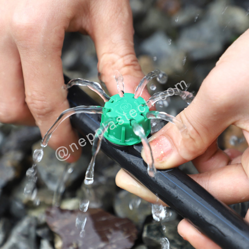 automatyczny system emiterów nawadniania kropelkowego regulowane nawadniacze kroplowe