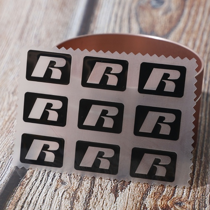 Znak transferu energii elektrycznej z krzemu