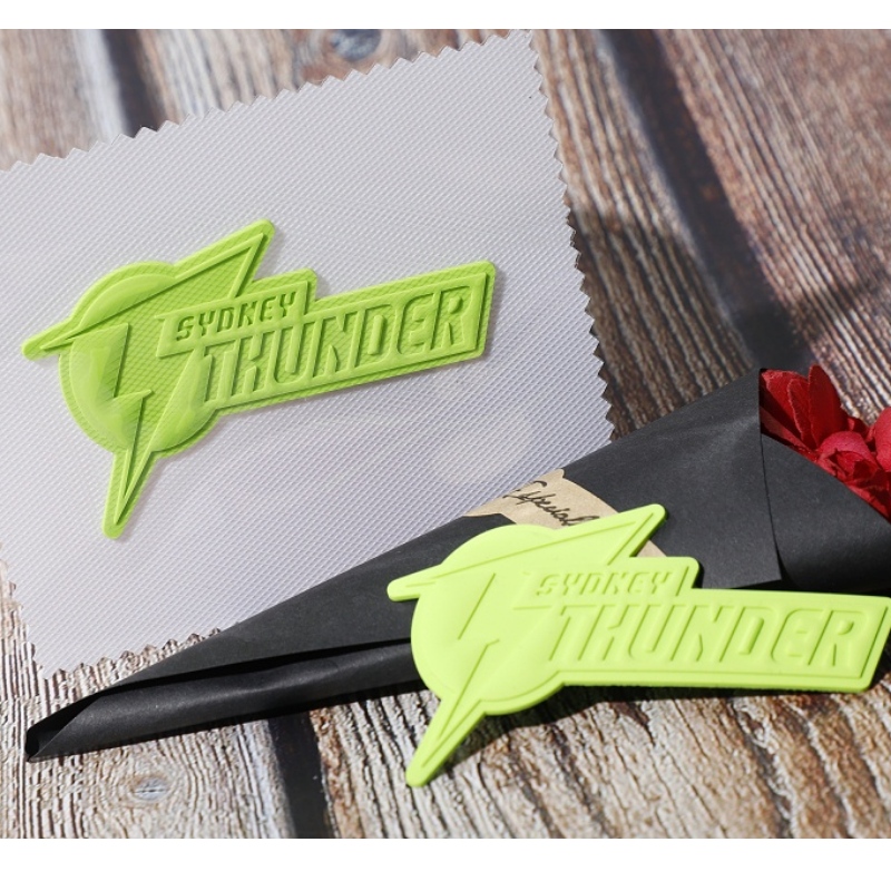 Znak transferu energii elektrycznej z krzemu