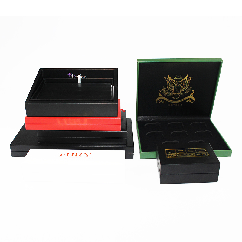 metalowa skrzynka na zegarki z drewnianym pudełka na zegarek