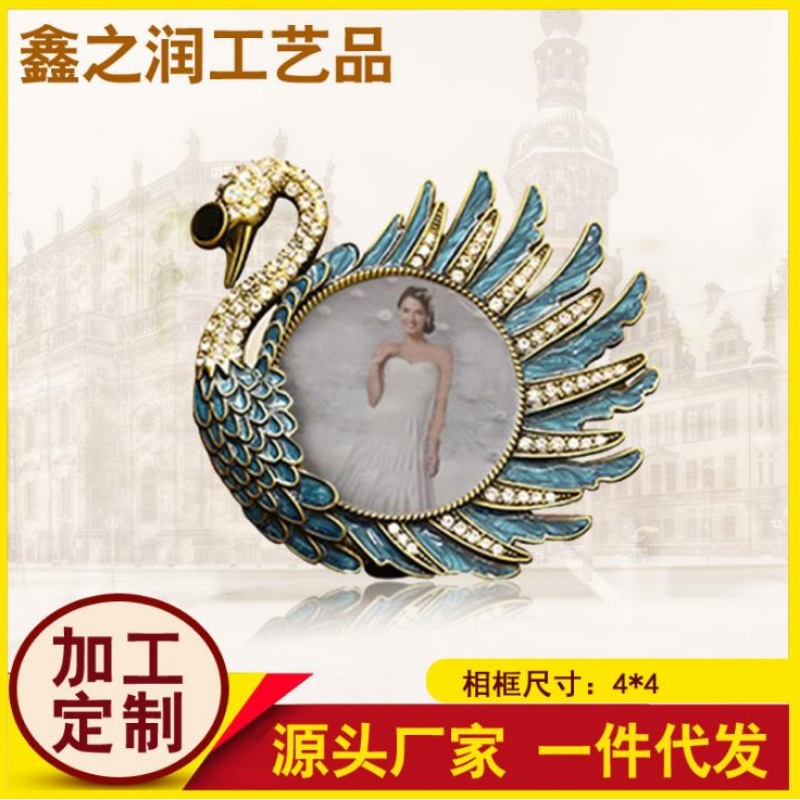 Nowoczesna chińska klatka fotograficzna ze sceny twórczej srebrnej twórczej sypialni dekoracyjna ramka Swan może być dostosowana