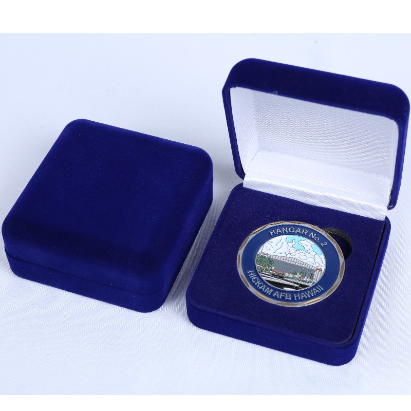 Punkt D-17 okrągły kształt Velvet Box dla pedałów, znaczek monet, mm.65*68*29, wagi około 40g.